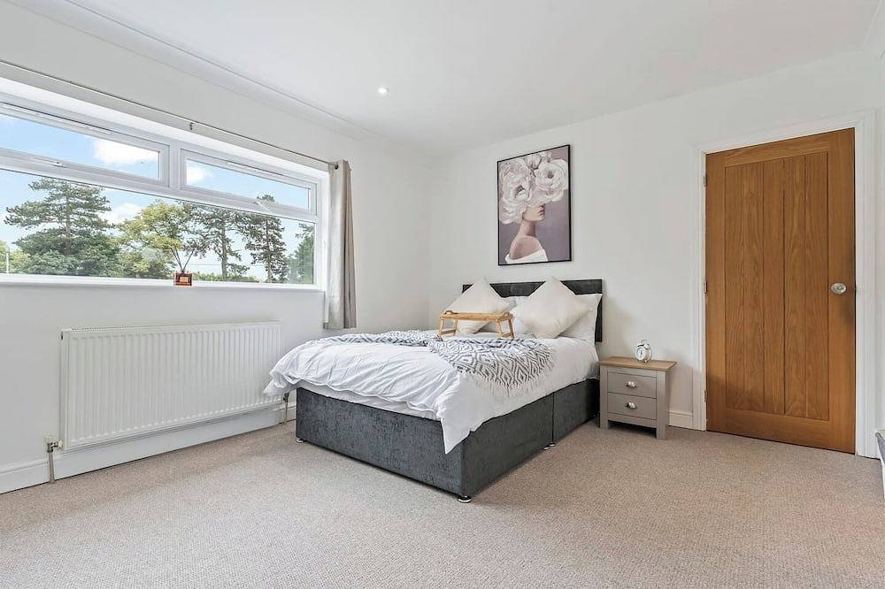 Charming House • Sleeps 9 • Pool Table • Large Garden • Driveway Parking in Malvern, Worcestershire