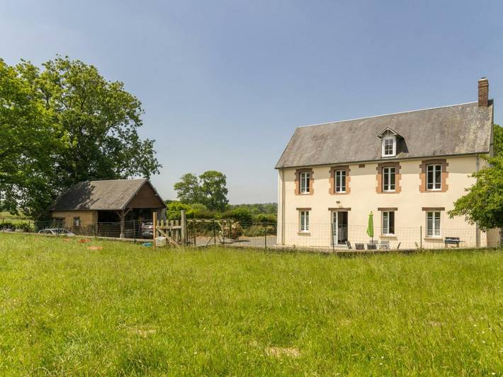 Gîte pour 6 personnes, avec jardin, animaux acceptés à Saint-Martin-de-Cenilly