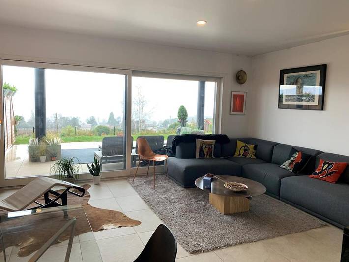 Gîte pour 4 personnes, avec vue et terrasse ainsi que jardin et piscine à Perroy