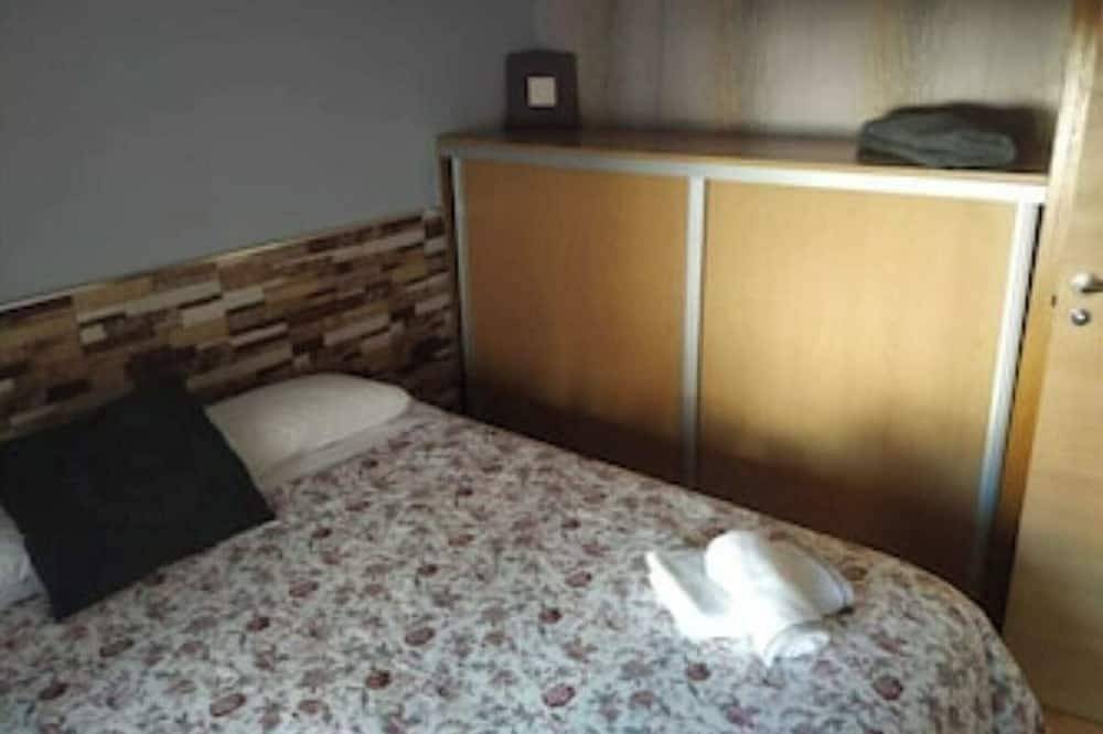 Entire apartment, Deluxe 1 Room Apartment in Barajas, Madrid