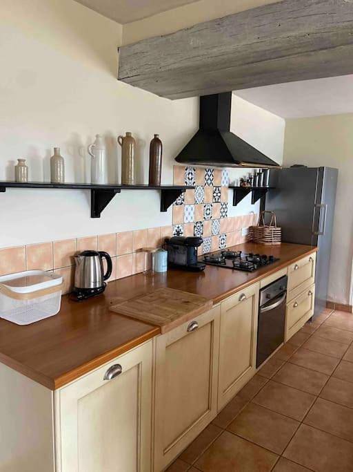 Location de vacances pour 14 personnes, avec vue ainsi que terrasse et piscine, animaux acceptés à Vouneuil-sur-Vienne - 2