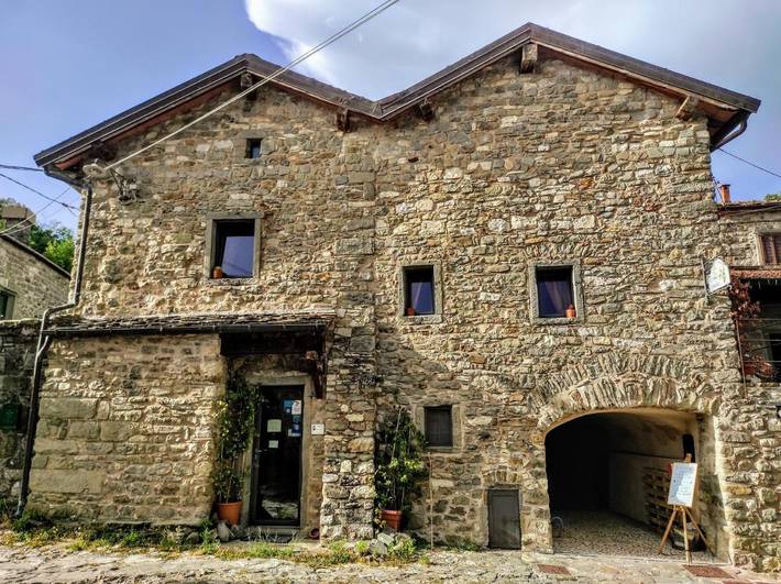 Location de vacances pour 8 personnes, avec Terrasse ainsi que Jardin et Vue à Pontremoli