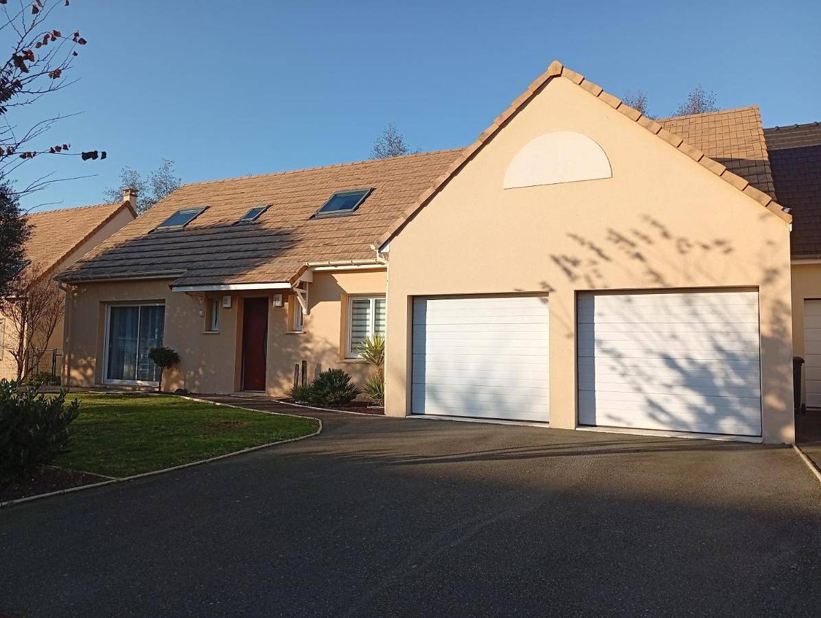 Double Room with Private Bathroom in Sargé-lès-le-Mans, Sarthe