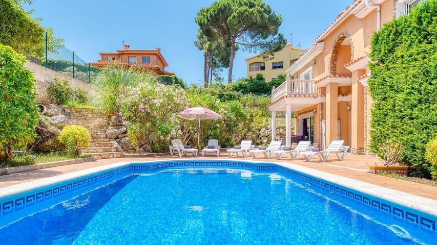 Villa "Costacabana - Primavera" mit privatem Pool, privater Terrasse & WLAN in Condado del Jaruco, Lloret de Mar