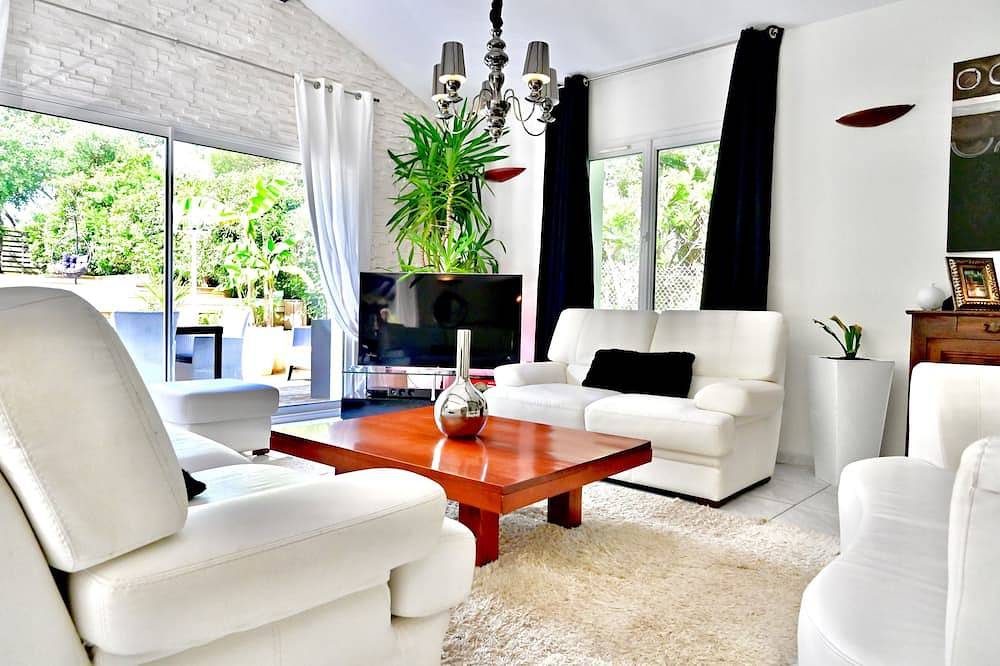Villa entre Biarritz y Hossegor con piscina climatizada a 2 minutos de las playas in Tarnos, Region de Dax