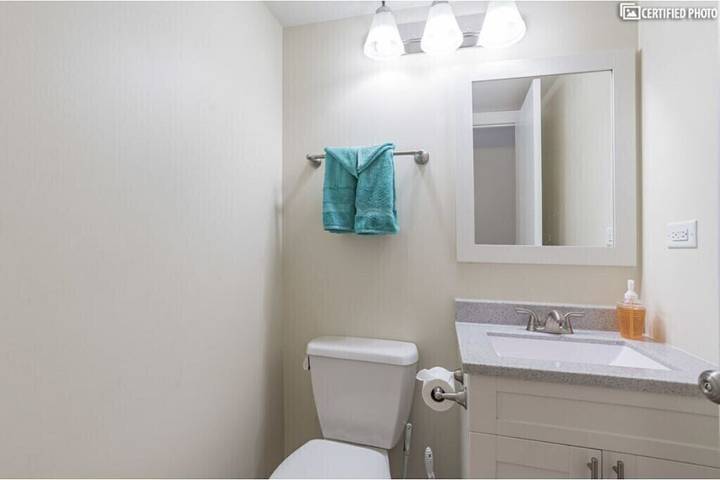 Vacation rental for 9 people, with yard and terrace in DuPage County
