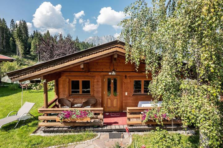 Ferienhaus für 5 Personen, mit Balkon und Pool sowie Garten und Sauna in Oberndorf in Tirol