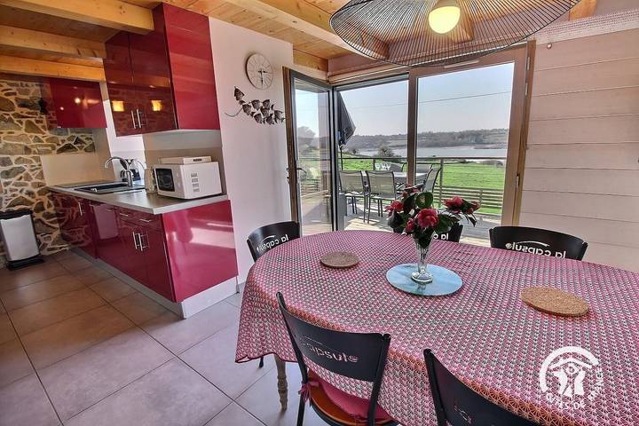 Gîte pour 5 personnes, avec terrasse et jardin à Kerbors - 4