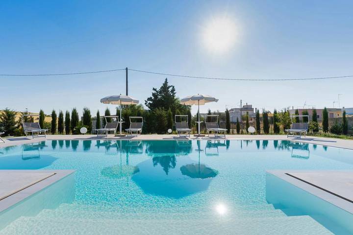 Ferienhaus für 8 Personen, mit Terrasse und Garten sowie Pool