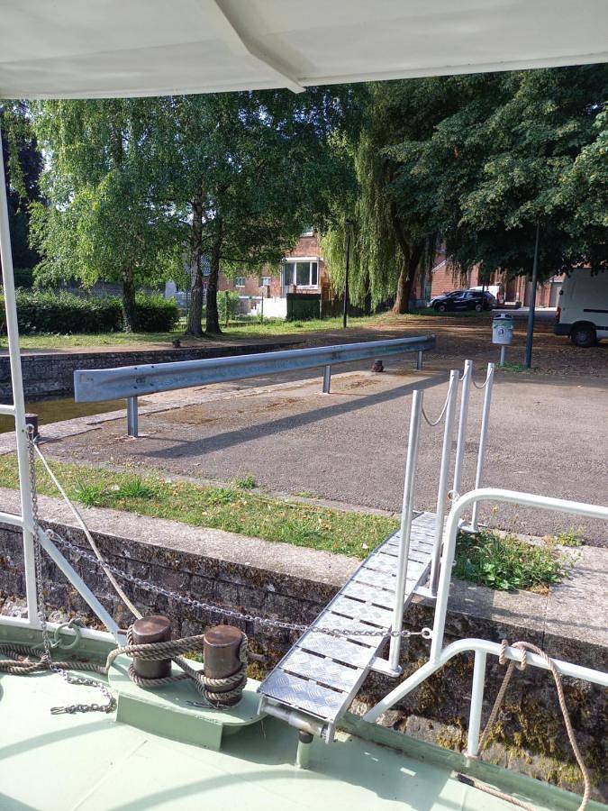 Bateau pour 6 personnes, avec vue et terrasse à Lobbes - 2