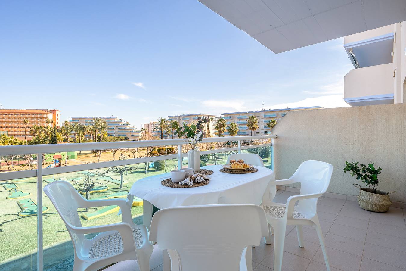 Apartamento entero, Residencial Los Juncos V   in La Pineda, Platja de la Pineda