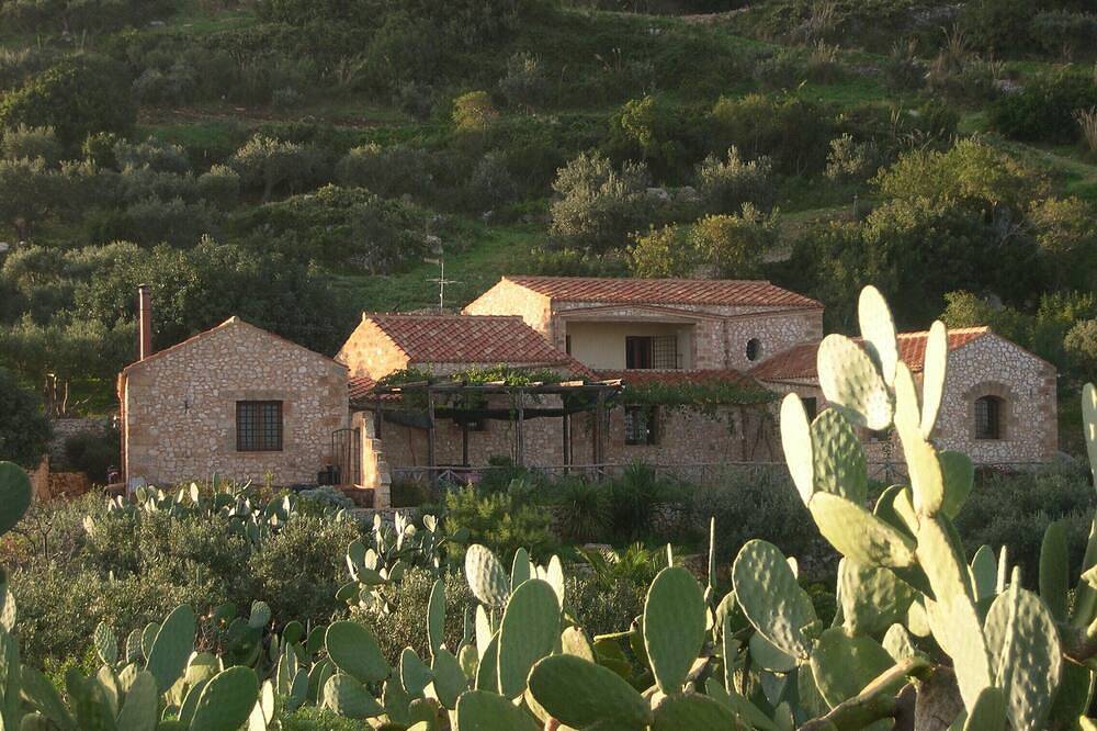 Alojamento e café da manhã Baglio Fanara # 2 (Suite) in Custonaci, Trapani (província)