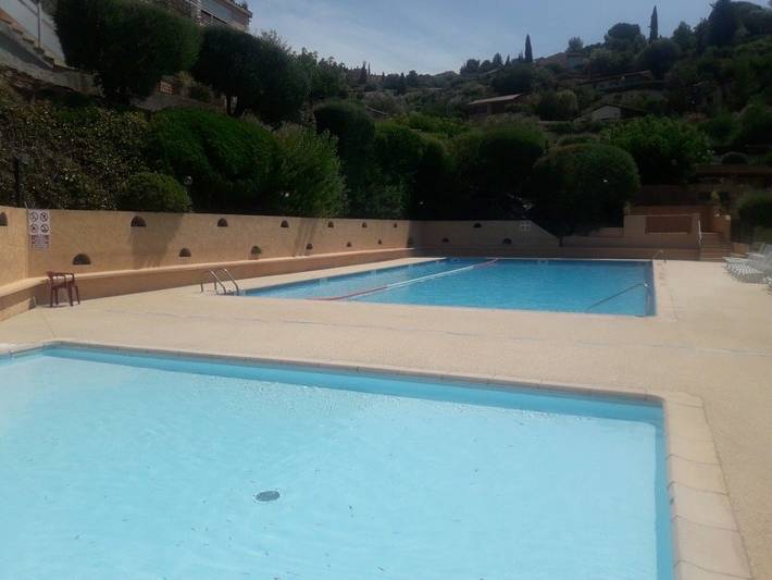 Gîte pour 4 personnes, avec piscine et terrasse