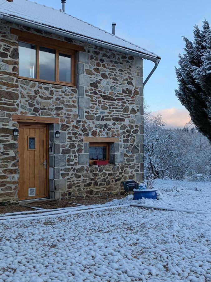 Location de vacances pour 4 personnes, avec jardin et vue à Neuvic-Entier