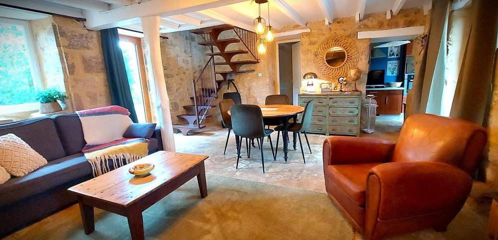 Location de vacances pour 6 personnes, avec jardin ainsi que piscine et terrasse à Groléjac - 4