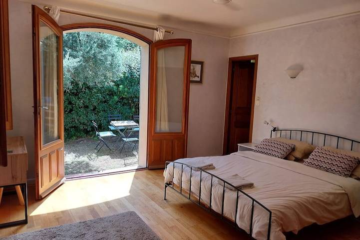 Hermosa casa en un pequeño pueblo provenzal 20 'de Aix. in Saint-Estève-Janson, Region de Aix-en-Provence