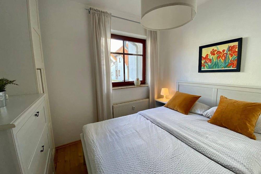 Ganze Wohnung, Ferienwohnung \"Kapitän Hook\" mit Sonnenterrasse & Garten zwischen Strand, Wald & Wiese auf Rügen! in Gustow, Stralsund Umland