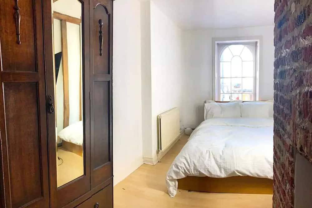 Entire apartment, This Property Is Not Available, The Listing Archived But Vrbo Still Promote It 🙄 in Kingston upon Thames, London