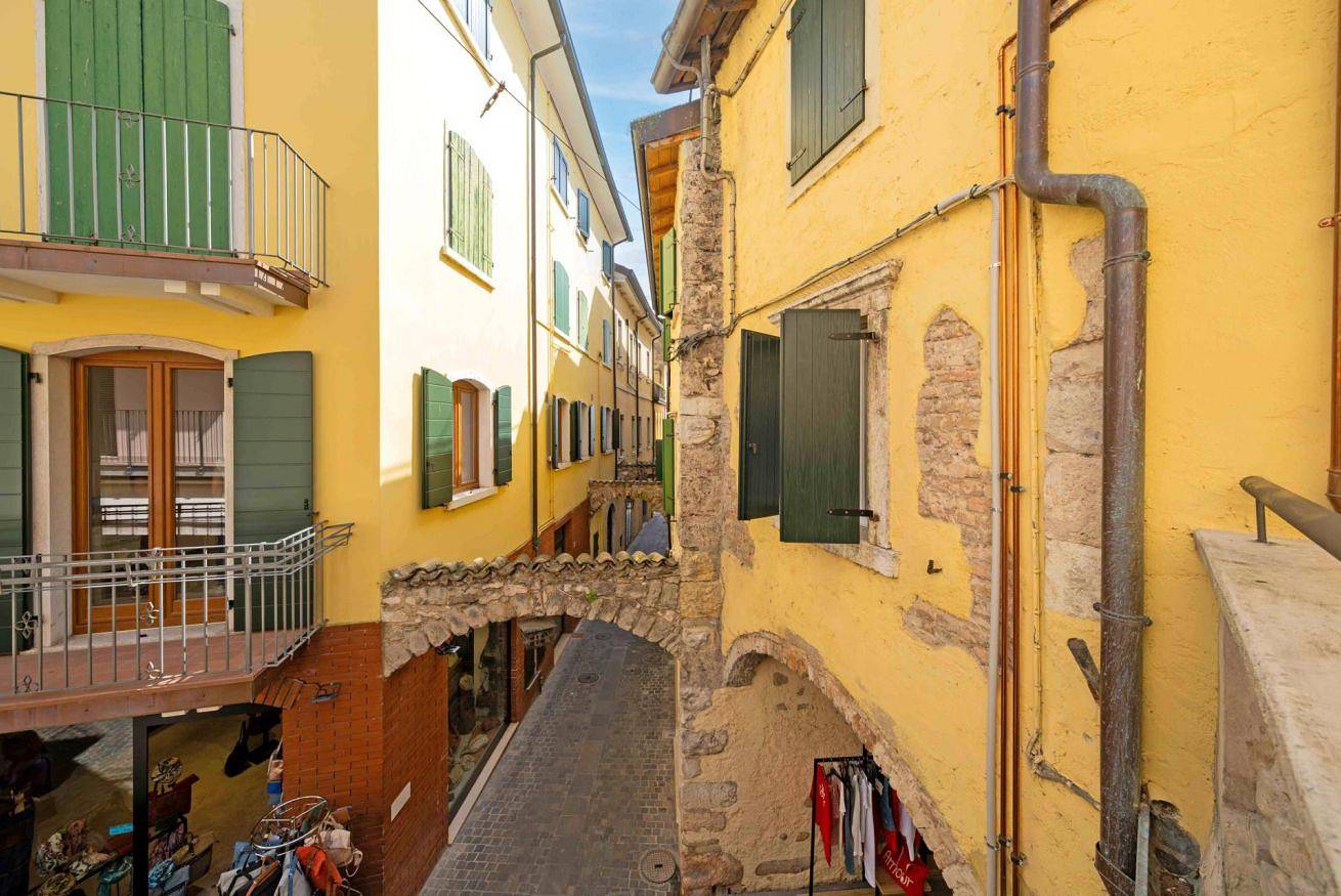 Ganze Wohnung, Apartmentsgarda - Loggia Libertà in Garda, Gardasee-Berge