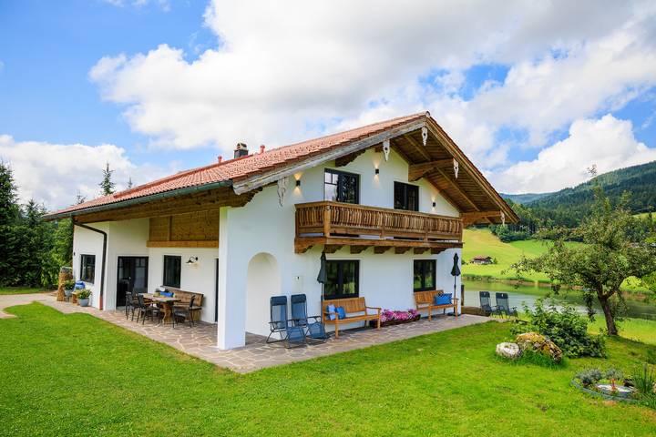 Ferienhaus Froschsee inkl. Chiemgaukarte - Ferienhaus bis 10 Personen 165 qm mit Balkon, Terrasse und 5 Schlafzimmern in Ruhpolding, Bayerische Alpen