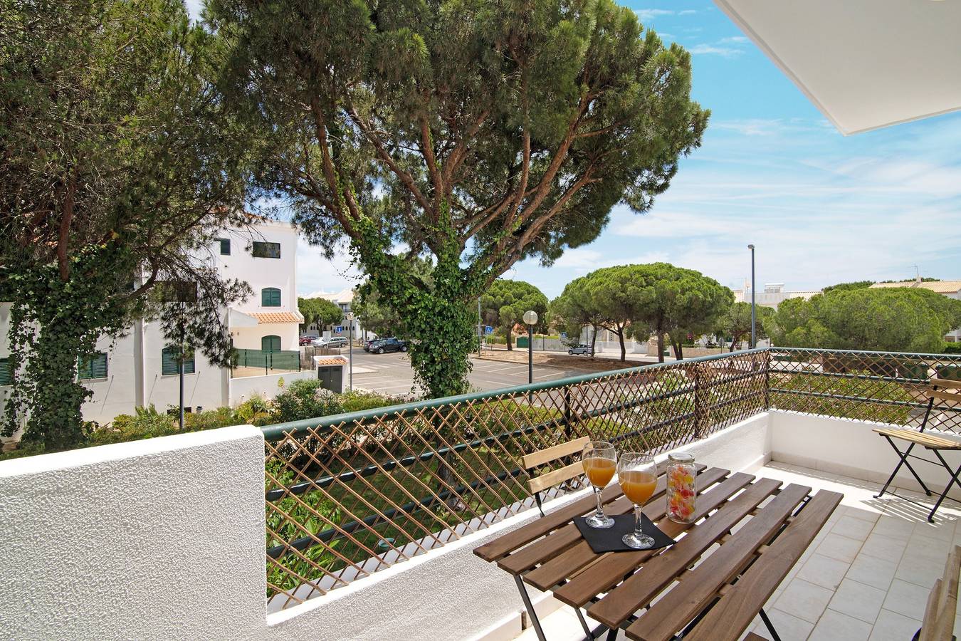 Apartamento inteiro, Apartamento 'Jade' com varanda, Wi-Fi e ar condicionado in Praia da Falésia, Albufeira