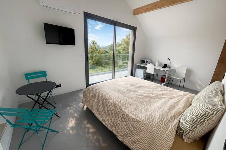 Location de vacances pour 2 personnes, avec vue et terrasse à Bouliac - 2