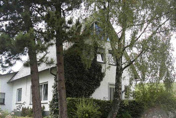 Ferienhaus für 12 Personen, mit Whirlpool und Terrasse sowie Garten und Sauna in Bödefeld