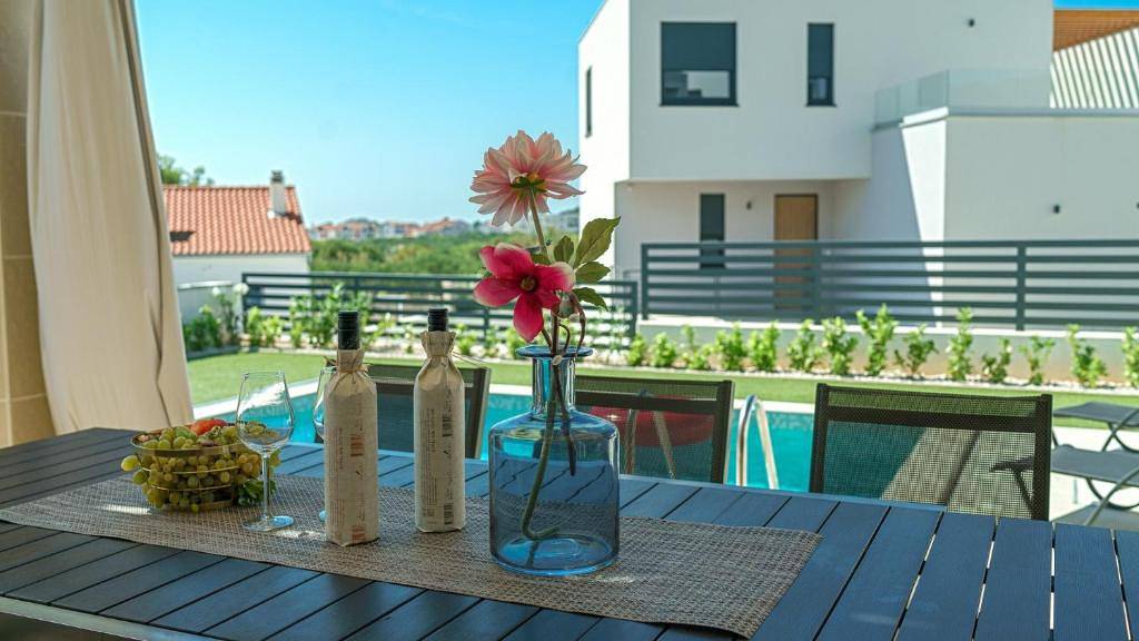 Villa Golden Rose - modern house with 4 bedrooms, private pool, fenced yard, close to town and beach in Vodice, Šibenik-Knin