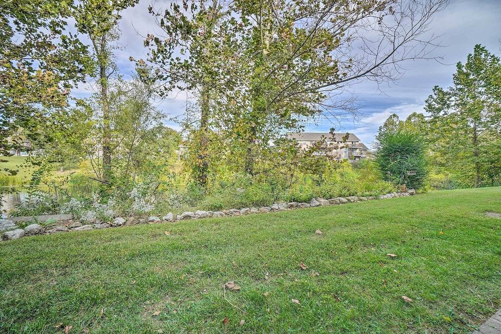 Ganze Wohnung, Sun-Soaked Lake Taneycomo Condo w/ Furnished Patio in Table Rock Lake