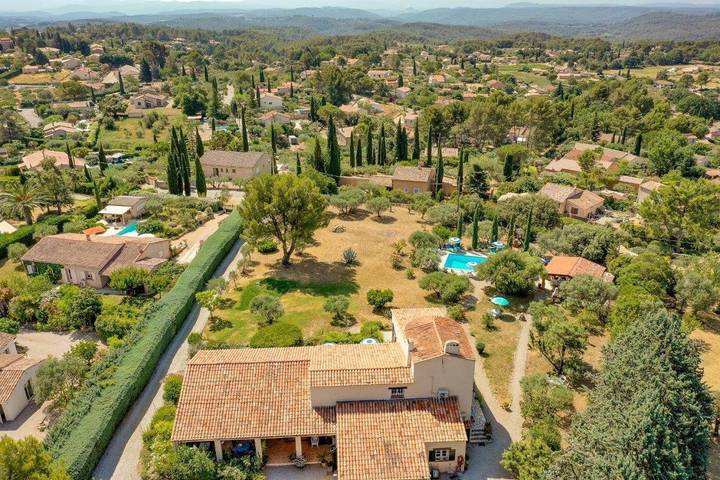 Maison d’hôte pour 2 personnes, avec piscine et vue ainsi que sauna et jardin, animaux acceptés à Flayosc - 2