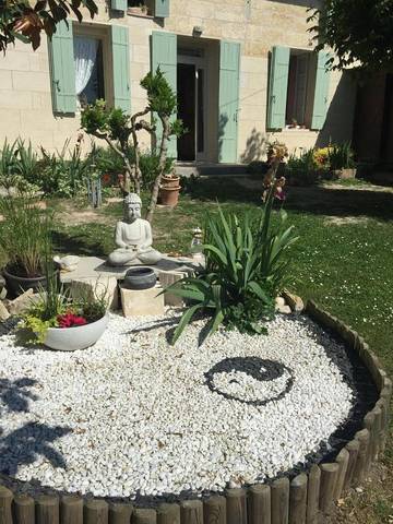 Gîte pour 3 personnes, avec vue et terrasse à Saint-Sulpice-de-Faleyrens