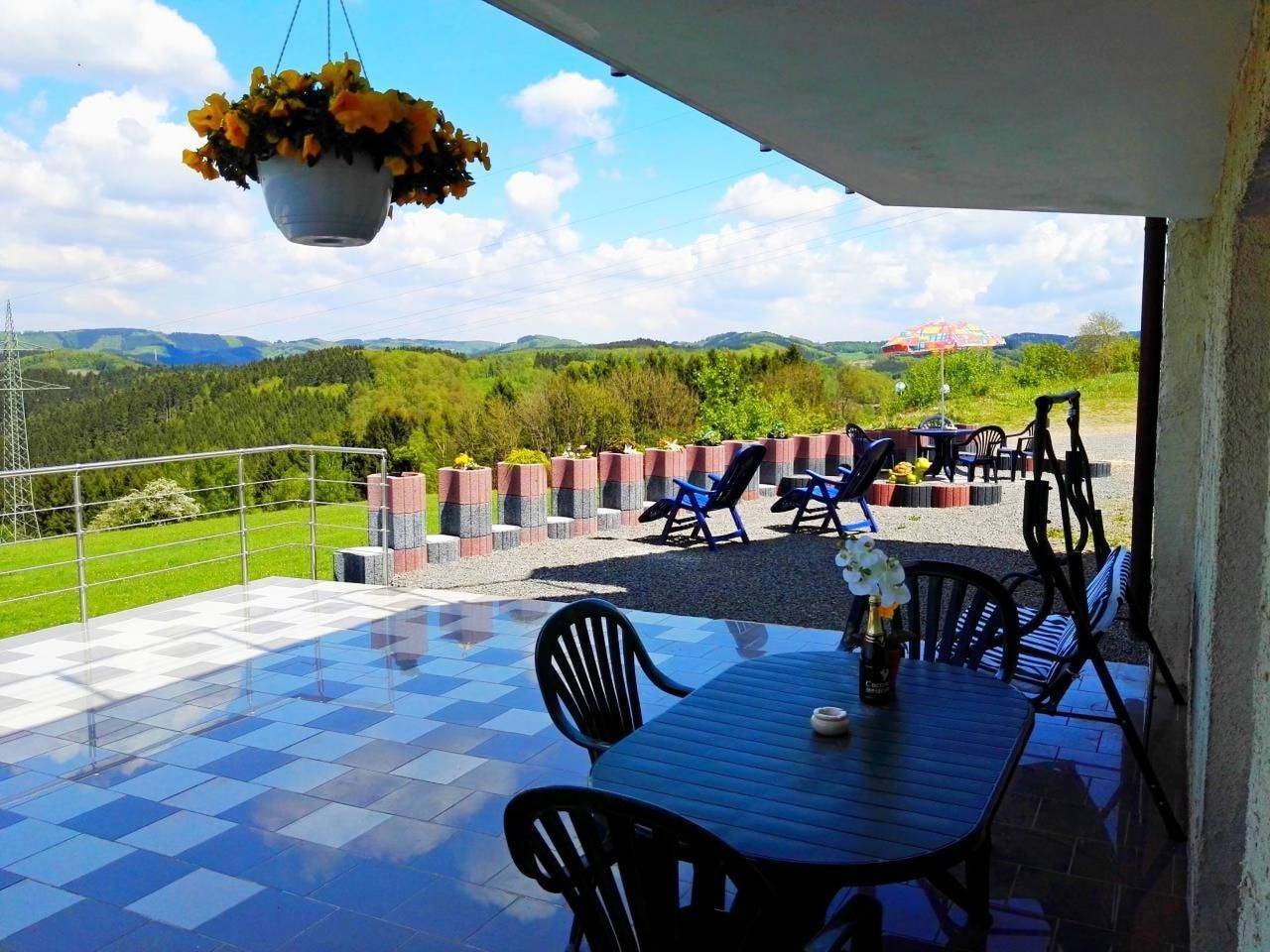 Ganze Wohnung, Charmante Wohnung mit Balkon, Garten und Parkplatz in der Nähe des Stadtzentrums in Bergneustadt, Oberbergischer Kreis