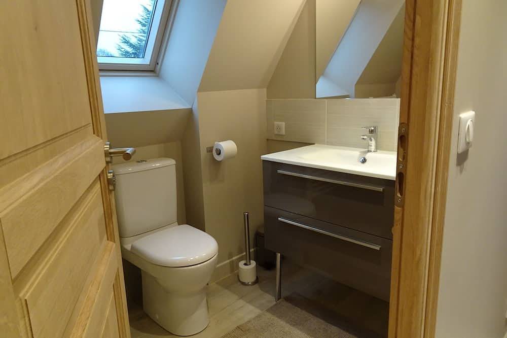 An Independent House For 4 People At Pont L'Eveque, Between Honfleur And Deauville in Sainte-Famille-en-Auge, Lisieux region