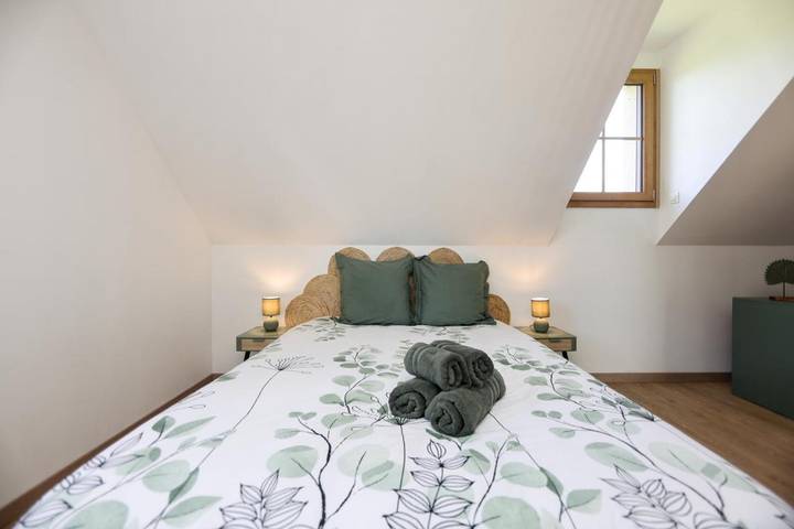 Location de vacances pour 12 personnes, avec vue et jardin à Preures - 2