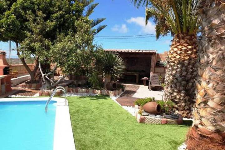 Villa pour 6 personnes, avec piscine et jardin - 1