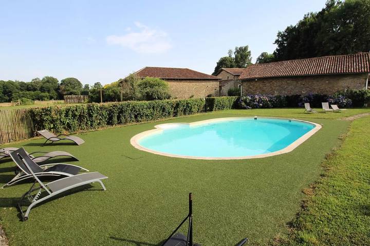 Gîte pour 8 personnes, avec piscine et jardin à Champagnac-la-Rivière - 2