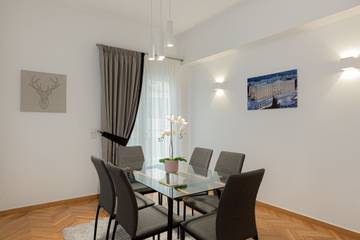 Villa for 8 Guests in Kolonaki, Athens Centre, Picture 2