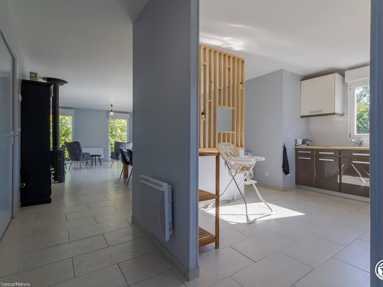 Ruhiges Ferienhaus mit beheiztem Pool und Elektrofahrrädern in Thianges, Nièvre