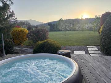 Gîte pour 6 personnes, avec jacuzzi et jardin, adapté aux familles à Bœrsch