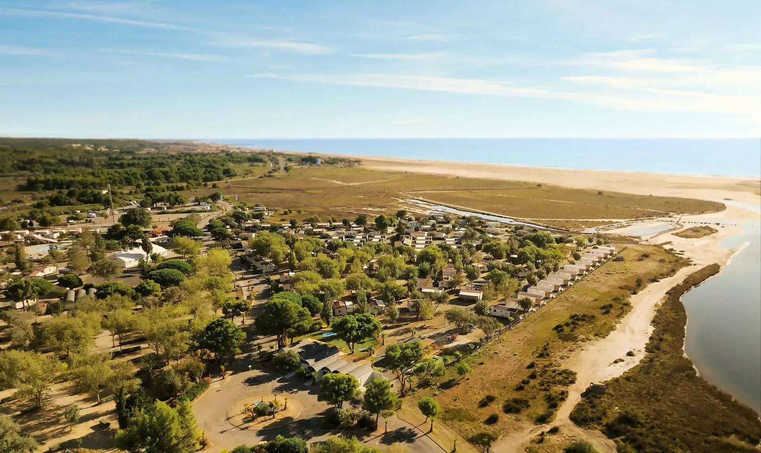 Cottage 4 Rooms 6 People Air-conditioned + Tv in Les Ayguades, Narbonne