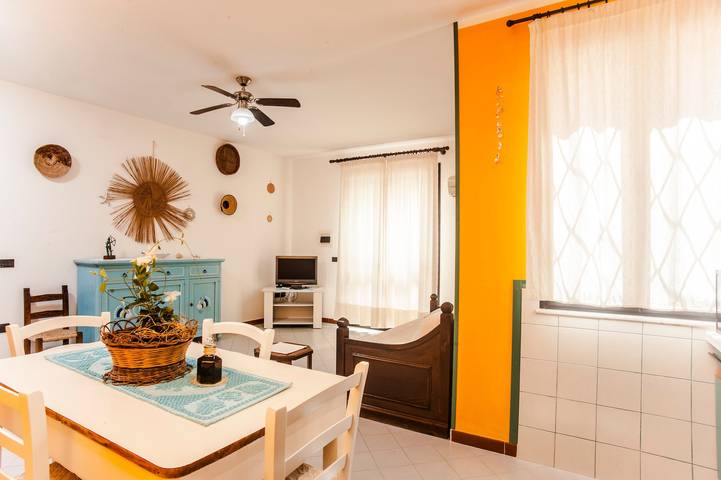 Entire apartment, Apartment Piccola casa Marina near the Beach with A/C & Garden in Villa San Pietro, Cagliari Province