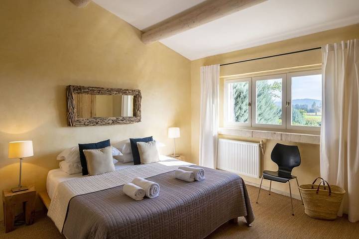 Location de vacances pour 6 personnes, avec jardin ainsi que piscine et terrasse à Joucas - 4