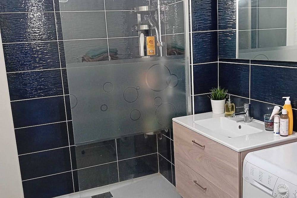 Appartement entier, T3 récent coquet hypercentre à 10 min Eurexpo,  bus et tram à proximité in Saint-Priest, Lyon et ses environs