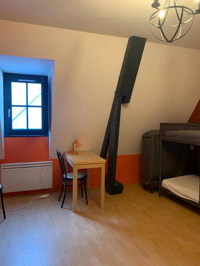 Appartement entier, One-Bedroom Apartment in L'Île-Bouchard, Vallée de la Loire