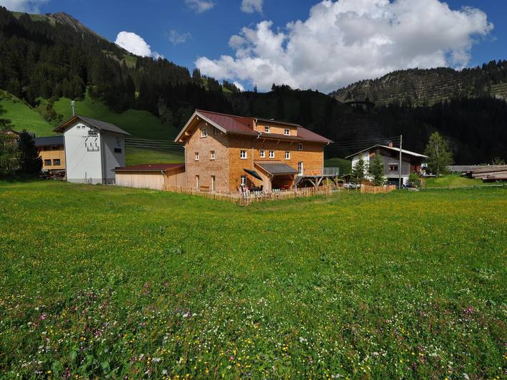 Ferienwohnung für 11 Personen, mit Terrasse und Garten in Schröcken - 2