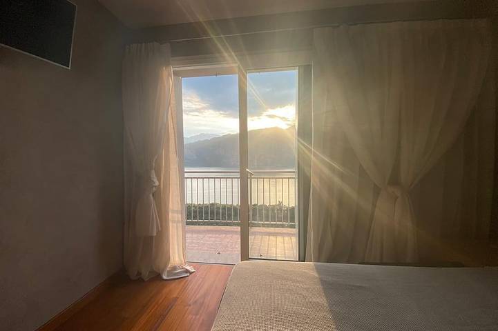 Ferienhaus für 6 Personen, mit Balkon und Whirlpool sowie Garten in Malcesine - 2