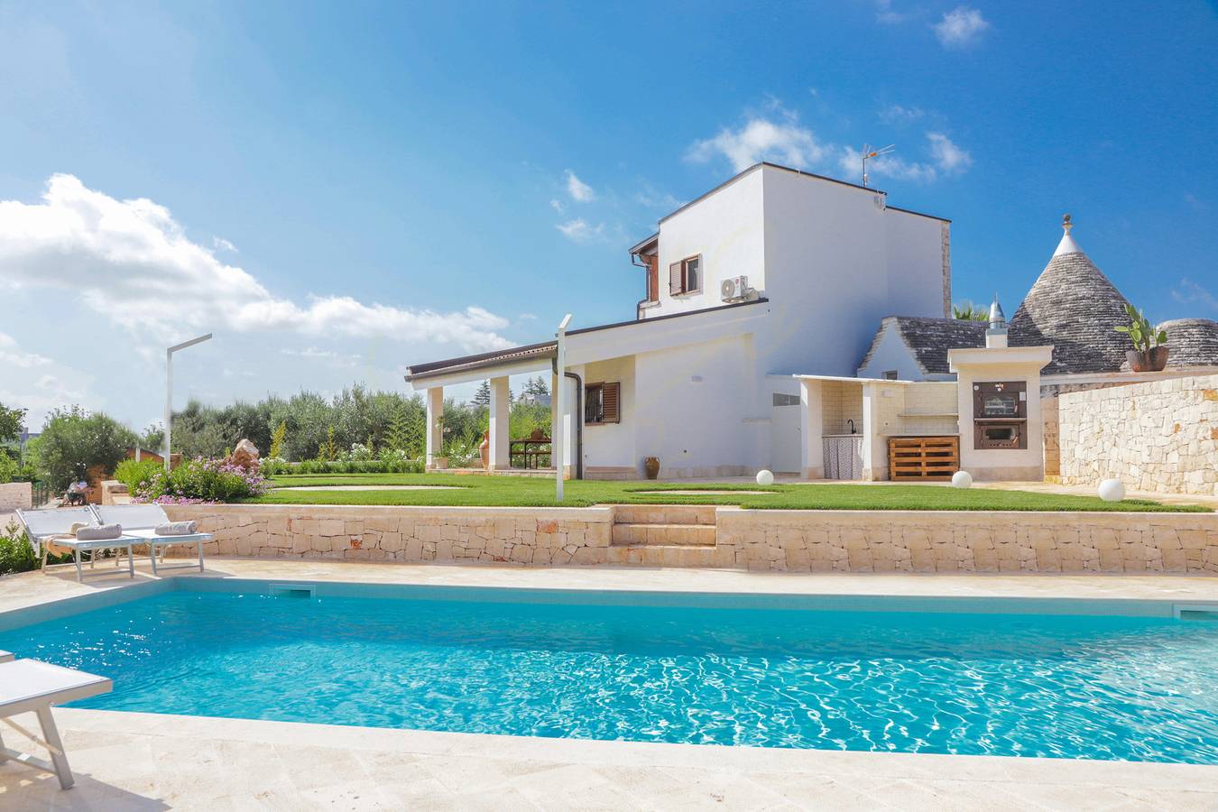 Td Trulli Saveni Trulli with Pool Near the Centre in Castellana Grotte, Province de Bari