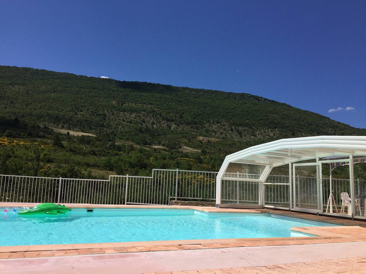 Appartement entier, Appartement chaleureux avec piscine à La Roche-sur-le-Buis - 90 m² in La Roche-sur-le-Buis, Région de nyons