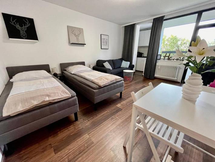 Ferienwohnung für 4 Personen, mit Balkon und Seeblick sowie Ausblick in Nürnberg