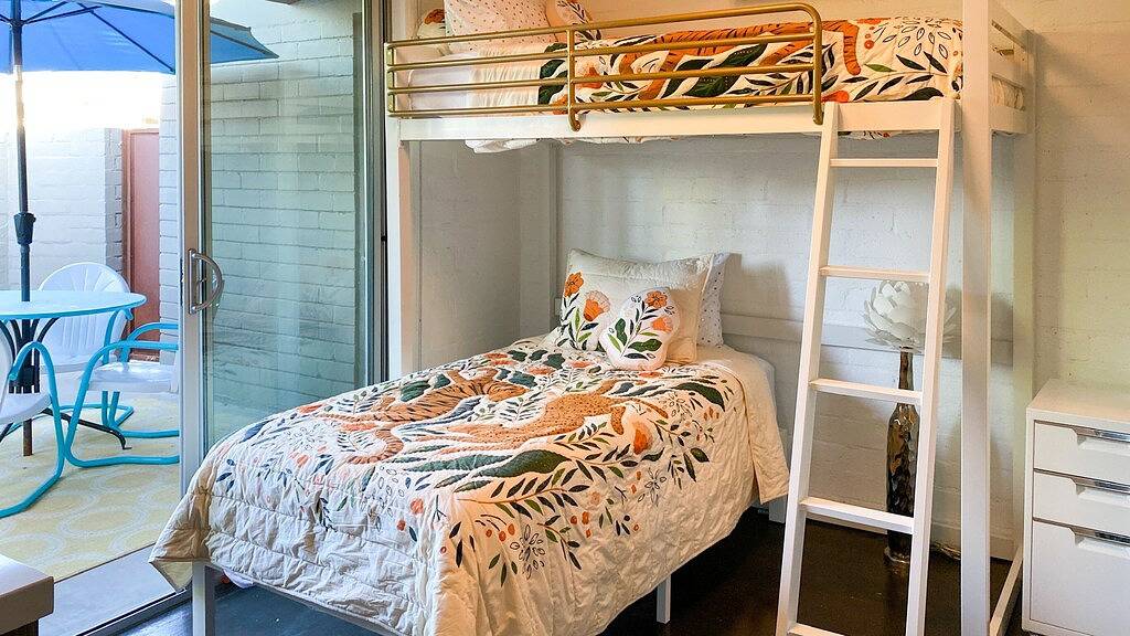 Luxury Palm Springs Oasis • Pool • Mtn Views in Palm Springs, Coachella Valley